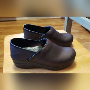 Dansko Womens Clogs Professional